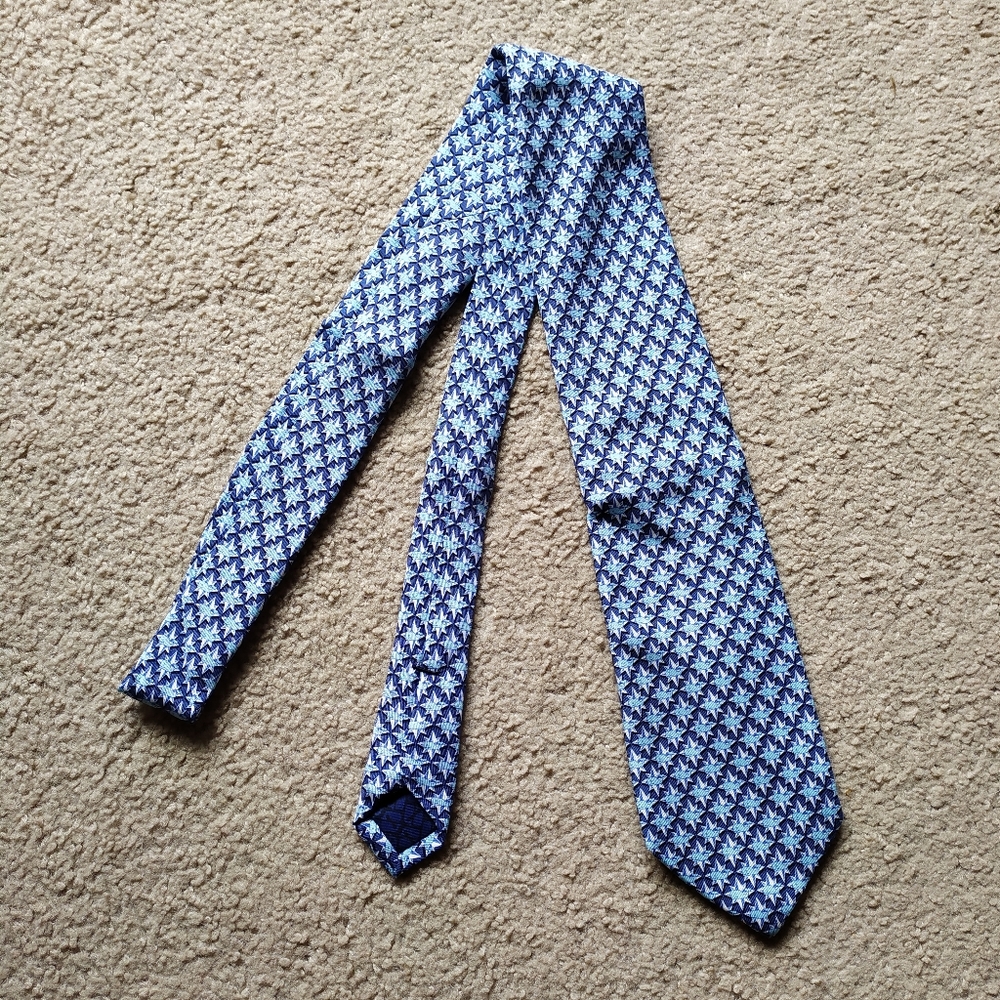 EUC Vineyard Vines Silk Tie